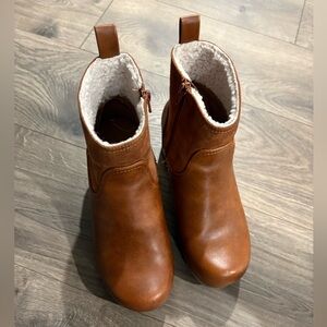 Universal Thread Tan Winter Boots with Faux Fur